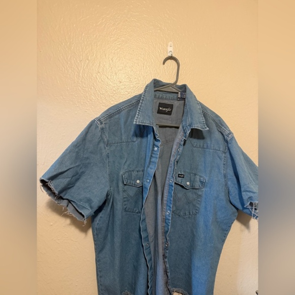 Vintage Wrangler Men's Blue Denim Shirt Pearl Buttons